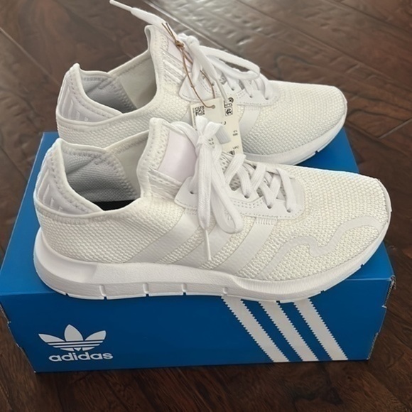 Adidas swift run size 5 - Picture 3 of 5